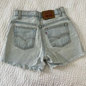 Vintage Levi’s 550 high waisted shorts